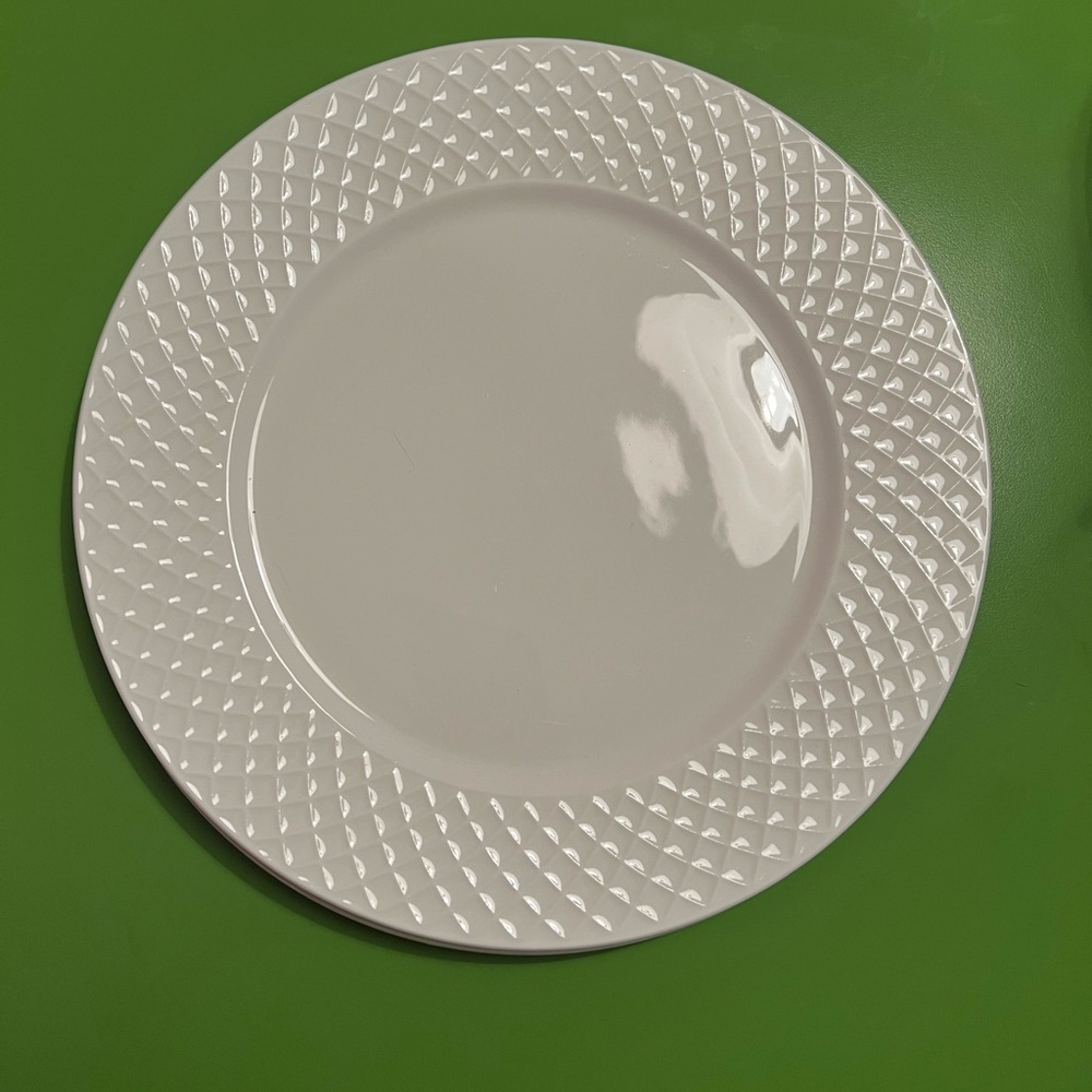 MIKASA Trellis large dinner plate classic bright white lattice border BONE CHINA